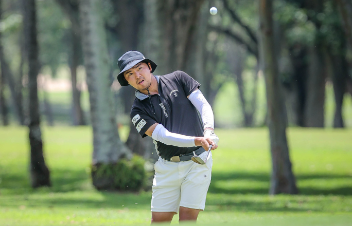 Ueda sizzles early as local stars struggle at brutal Apo