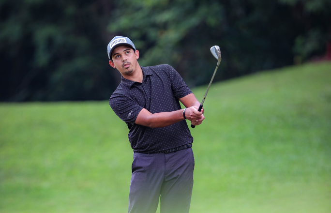 2 eagles propel Jahns to 5-shot lead