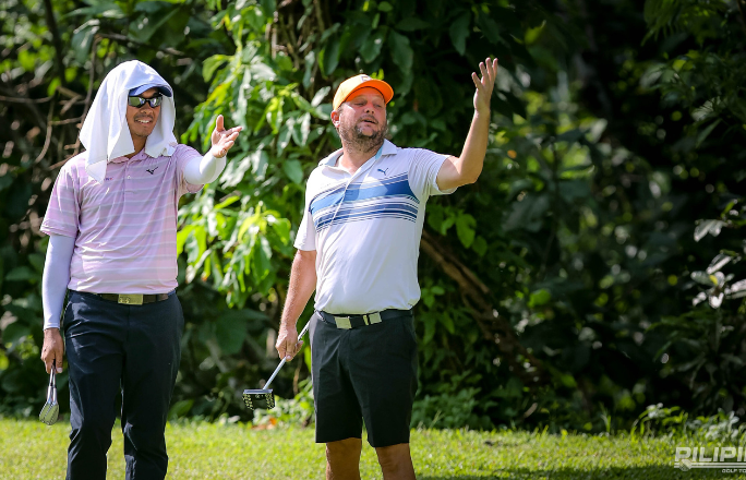 Van der Valk survives shaky finish to edge Jahns, Que