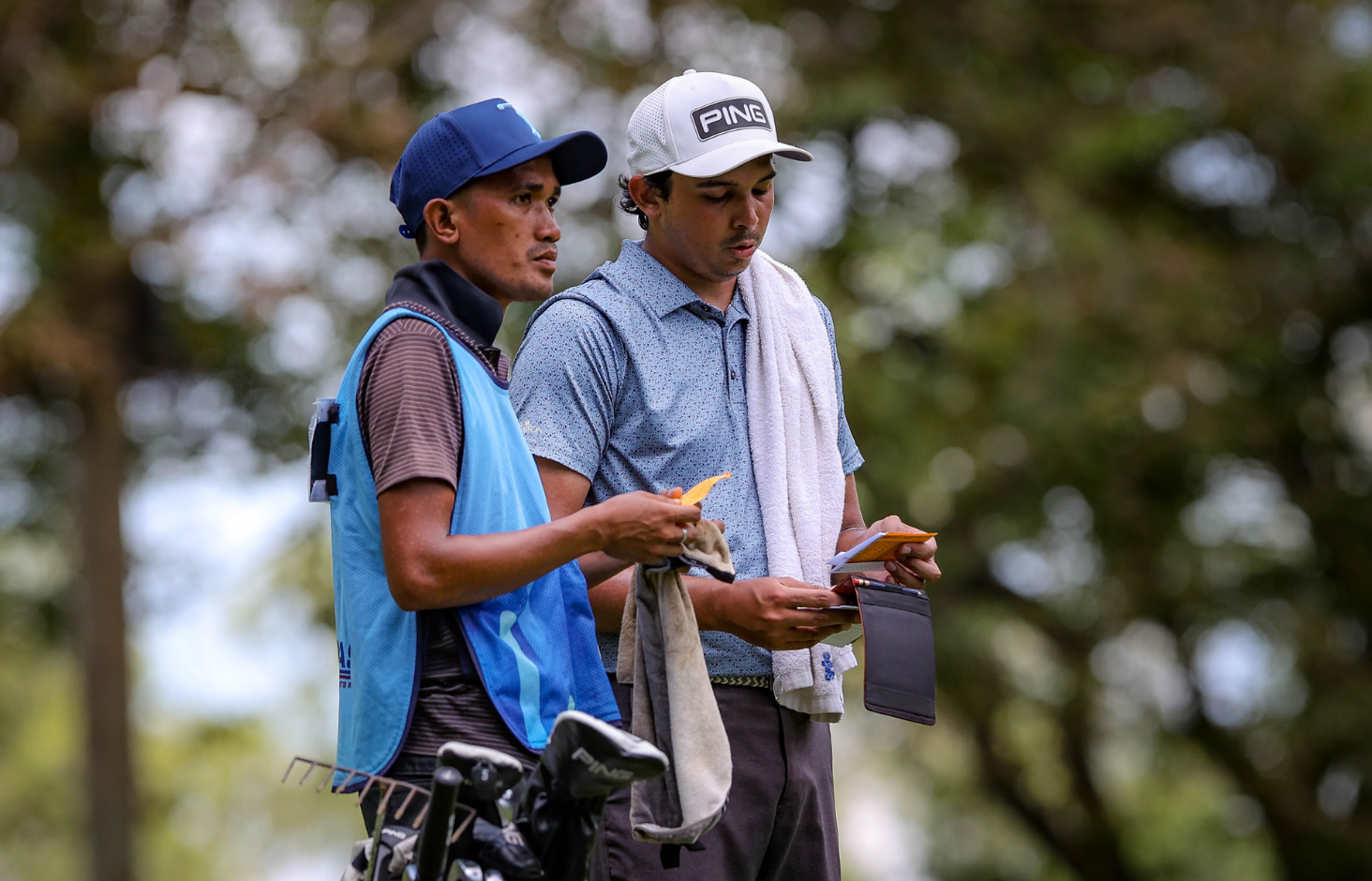 Jahns edges closer to 2nd straight crown with 2nd 65