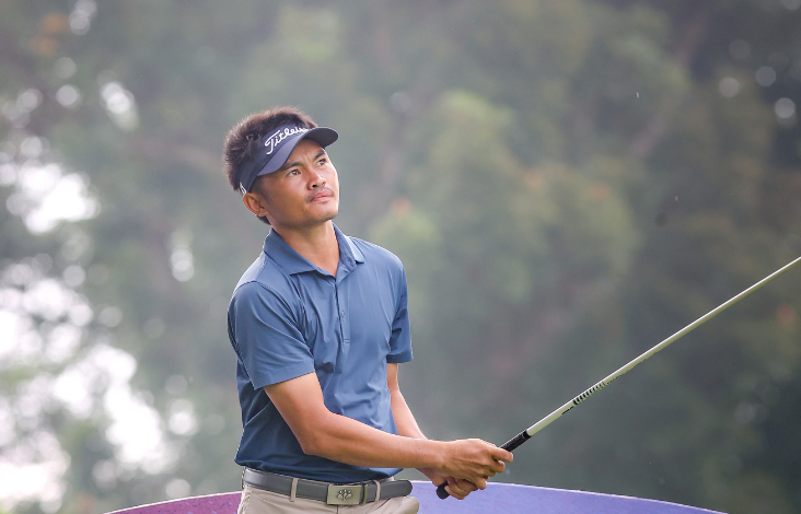 Lumbo’s late birdie blitz steals show at ICTSI Iloilo